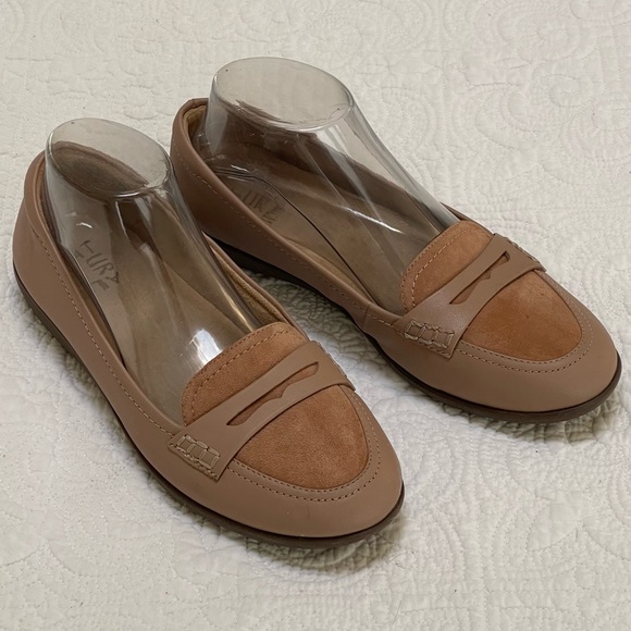 Naturalizer Finley Tan Penny Loafer Flats Sz 8 Suede Leather Round Toe Comfort - Picture 2 of 9